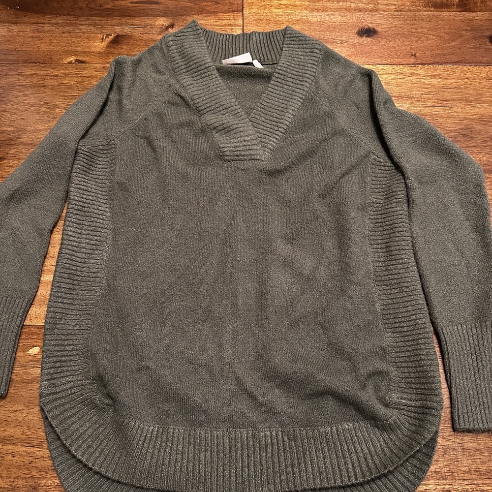 RD Style Janet V-Neck Sweater - Picture 4 of 6